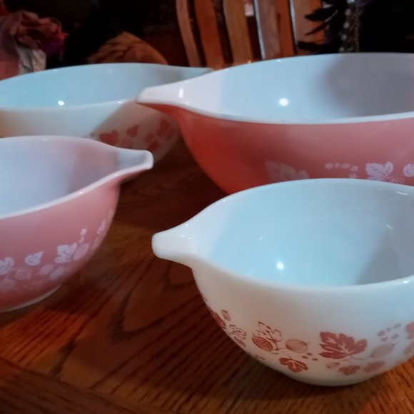 VINTAGE PYREX PINK GOOSEBERRY Mixing Bowl Set of 4. FREE SHIPPING!! - Picture 7 of 12